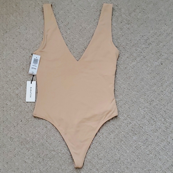 Aritzia Babaton Contour Bodysuit - Beige / Nude - V Neck - SZ XS - NWT - Picture 5 of 10
